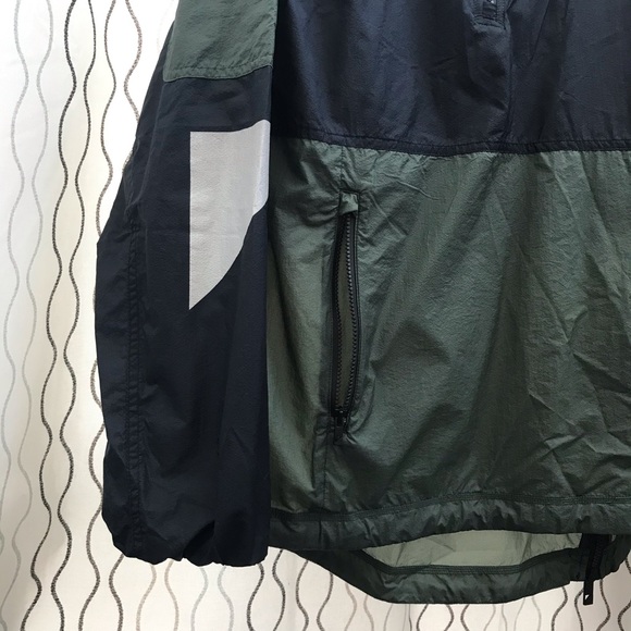 Under Armour Sportswear Track Jacket in Medium - Picture 3 of 16